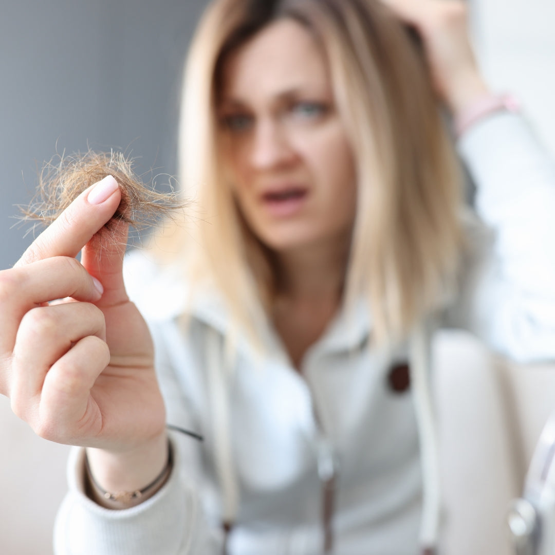 Perte de Cheveux et Équilibre Hormonal : Ce que Vous Devez Savoir